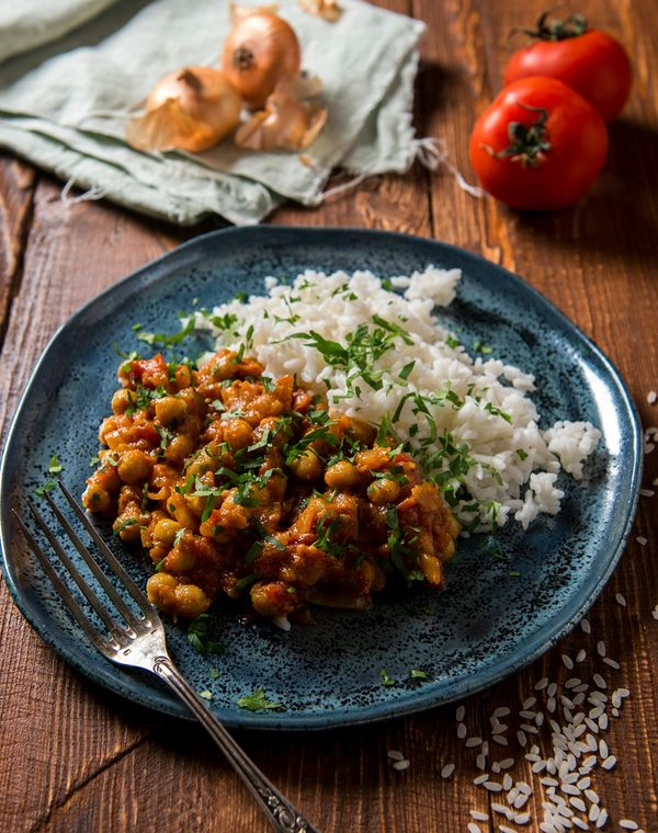Prato com arroz e grão-de-bico