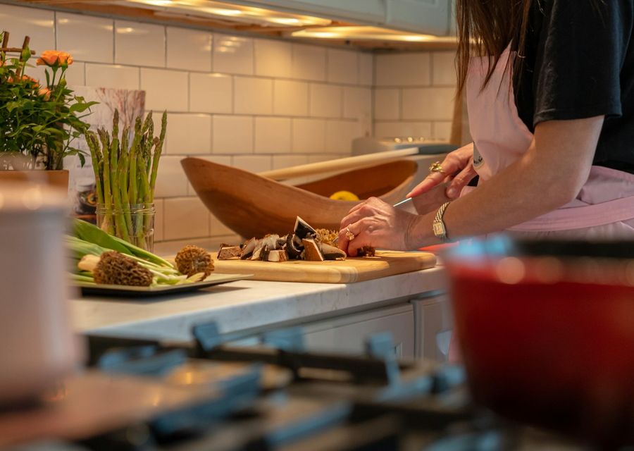 Preparo de alimentos na cozinha